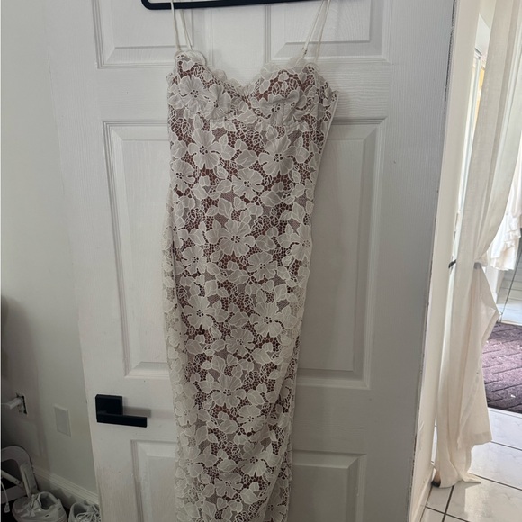 House of CB White Floral Lace Dress - Picture 3 of 3